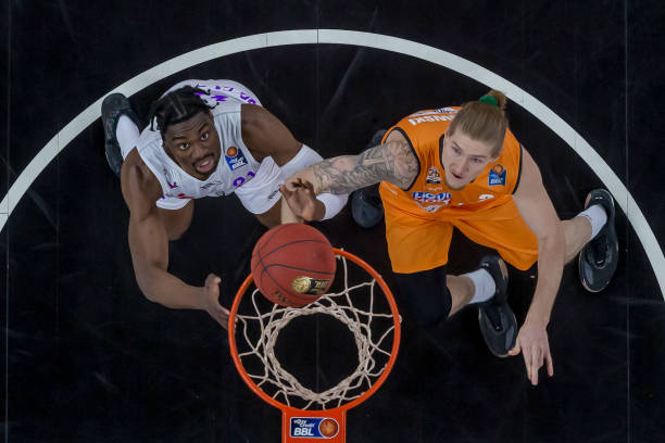 比甲硬仗中 比甲硬仗中